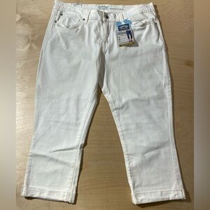 Signature by Levi’s Simply Stretch Modern Capri 18 Misses (MY)